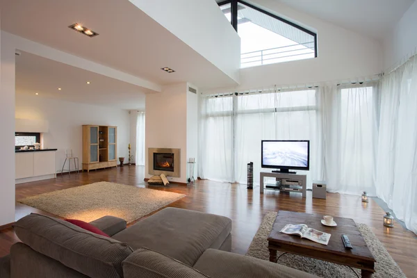 Prostorná luxusní obývací pokoj — Stock fotografie