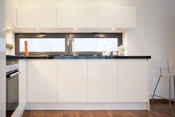 White kitchen cupboards — Stock Photo, Image