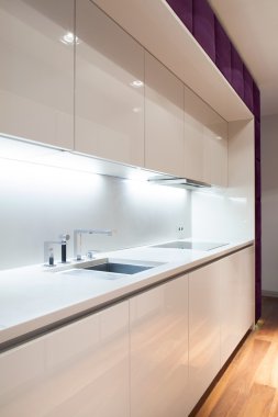 İç beyaz, modern bir mutfak