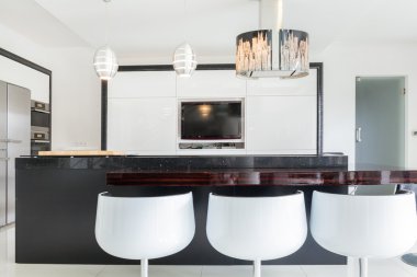 Geniş evde tasarlanmış mutfak