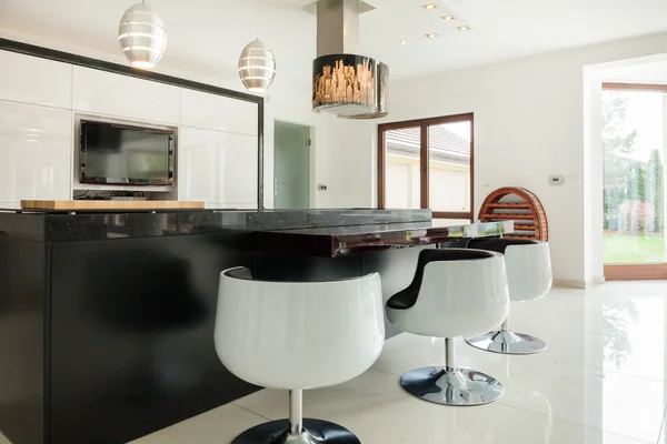 Modern kitchen with dining area — Stock Photo, Image