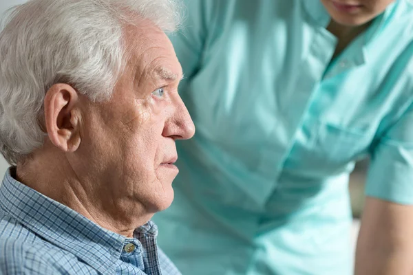 Närbild av orolig man — Stockfoto