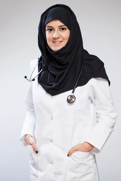 Joli médecin musulman — Photo