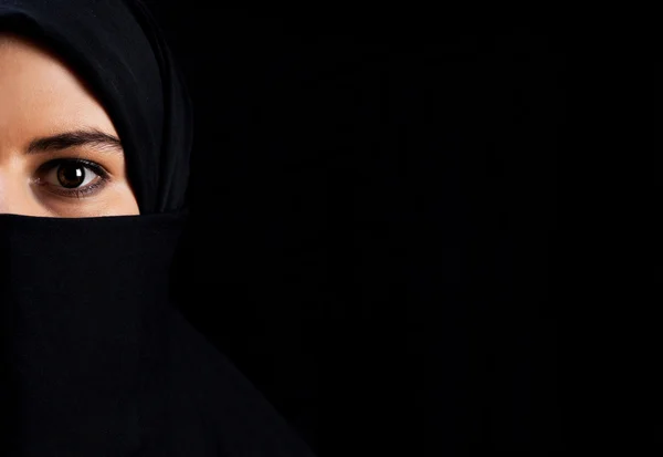 Cara musulmana sobre fondo negro — Foto de Stock