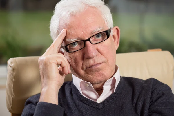 Akıllı yaşlı adam Close-Up — Stok fotoğraf