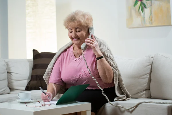 Sitting on the sofa — Stock Photo, Image