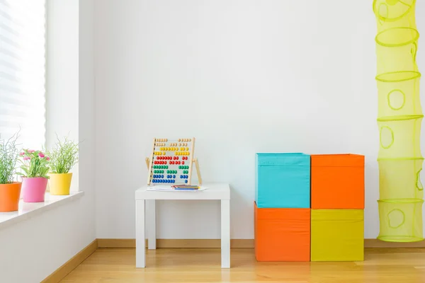 Muebles coloridos en habitación de los niños —  Fotos de Stock