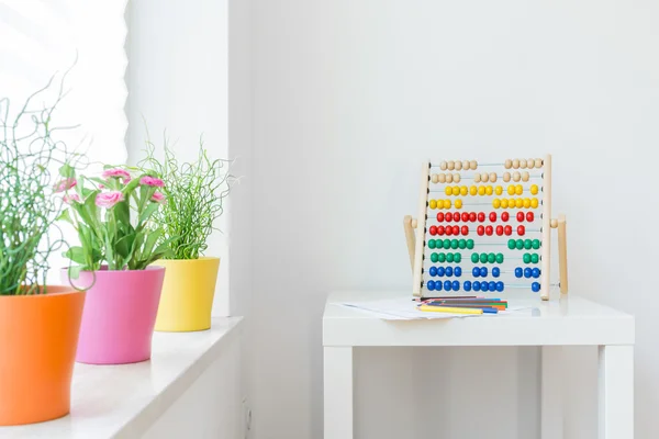 Elementi colorati nella stanza dei bambini — Foto Stock