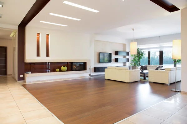 Interior of spacious house — Stock Photo, Image