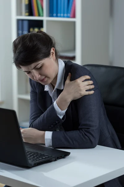 Pijn in de arm — Stockfoto