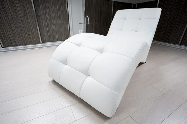 Sofá diseñado en el interior moderno — Foto de Stock