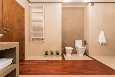 Ahşap unsurlar ile modern tuvalet
