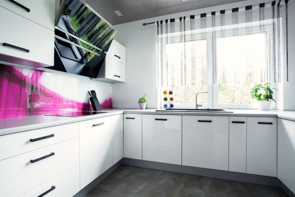 Parlak beyaz mutfak — Stok fotoğraf