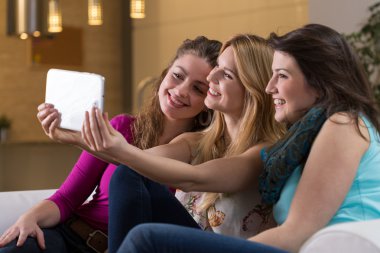 Bir fotoğraf yapıyor