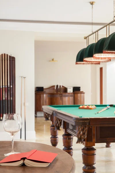 Home interior with pool table — Stock Photo, Image
