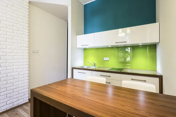 Kleine gemütliche Küche Innenraum — Stockfoto
