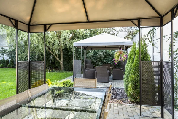 Moderne patio in hotel de tuin van — Stockfoto