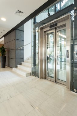 Uyarlanmış iş ofis işçi devre dışı