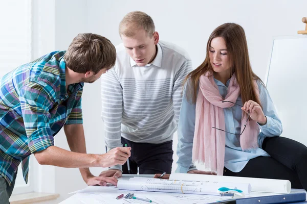 Young team talking about project — Stock Photo, Image