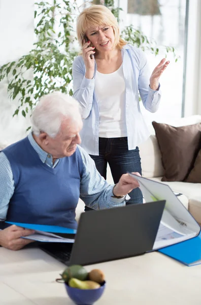 Two elderly colleagues — Stock Photo, Image