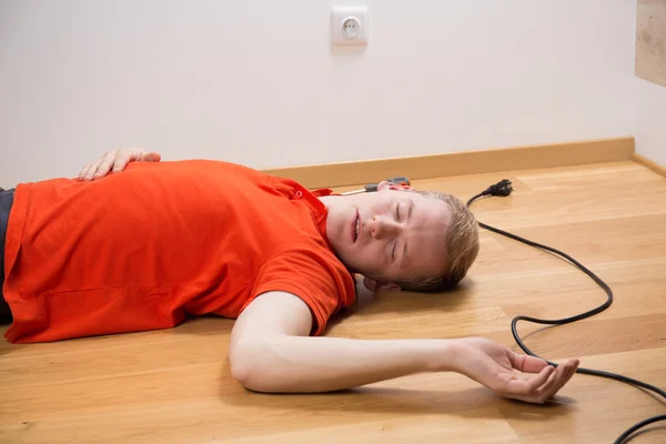 Electrocuted electrician lying — Stock Photo, Image