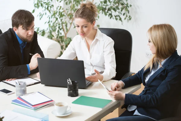 Werken in een team — Stockfoto