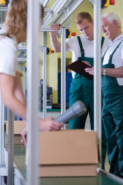 Üretim Binası üzerinde çalışıyor