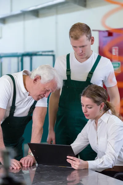 Employees and the boss — Stock Photo, Image