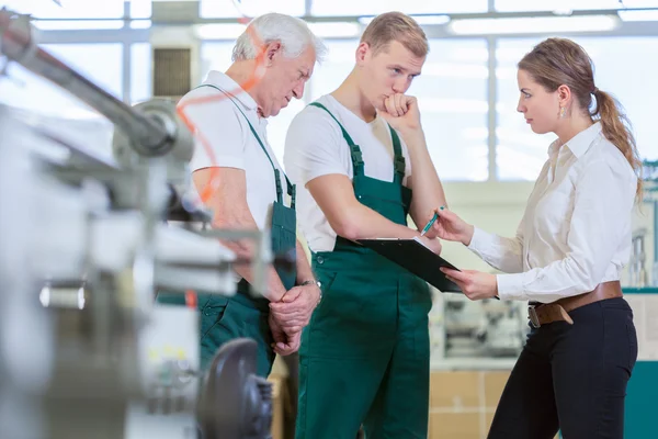 Kontrollera arbetet — Stockfoto