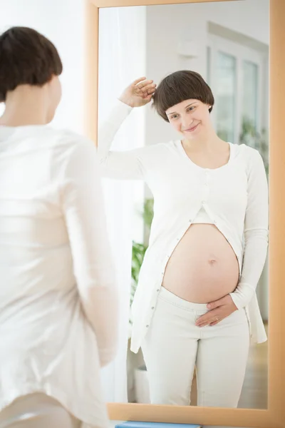 Uncovered belly — Stock Photo, Image