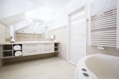Geniş zarif banyo iç
