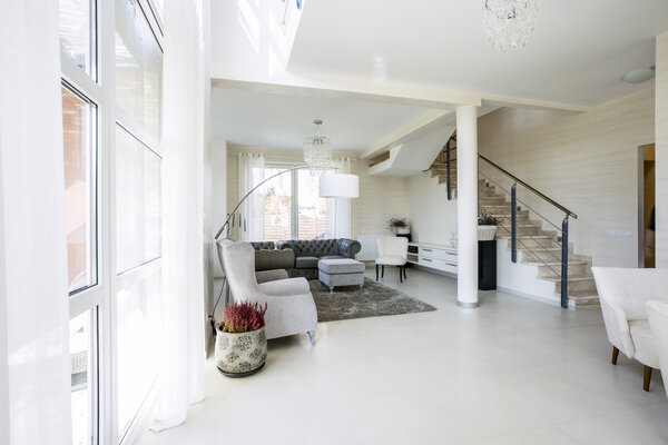 Luxurious and spacious living room 