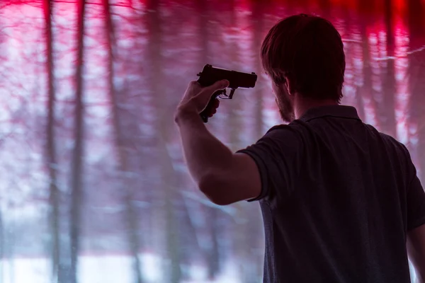 Man with gun — Stock Photo, Image