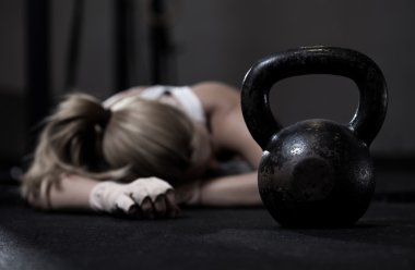 Kız crossfit eğitimden sonra