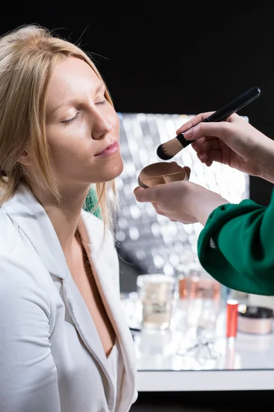 Preparativi sposa al matrimonio — Foto Stock