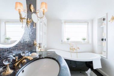 Lüks banyo kristal detayları ile