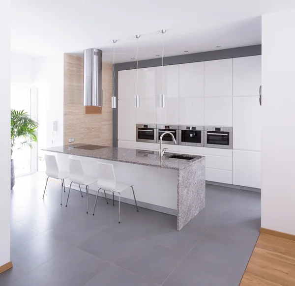 Hedendaagse keuken interieur — Stockfoto