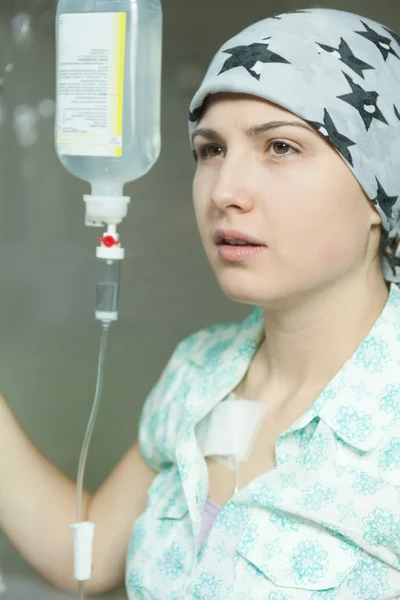 Cancer girl being on a drip — Stock Photo, Image