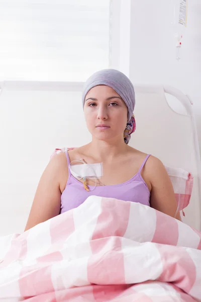 Lying in hospital bed — Stock Photo, Image