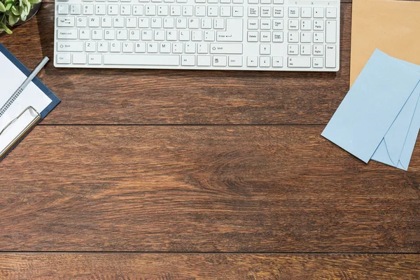 Keyboard on wooden desk — Stock Photo, Image