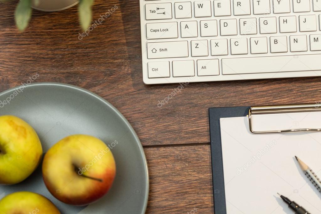 Keyboard, clipboard and apples