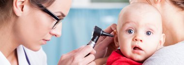 Enstrüman kullanarak çocuk doktoru