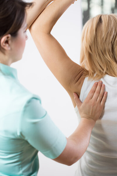 Пациент с болезненной рукой
