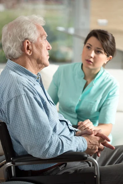 Deprimerade äldre man — Stockfoto