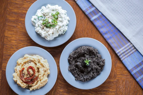 Leckere vegetarische Brotaufstriche — Stockfoto