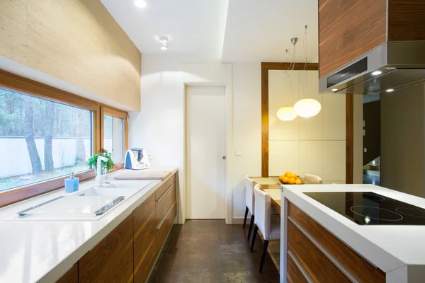 Wooden cupboards in beauty kitchen — Stock Photo, Image