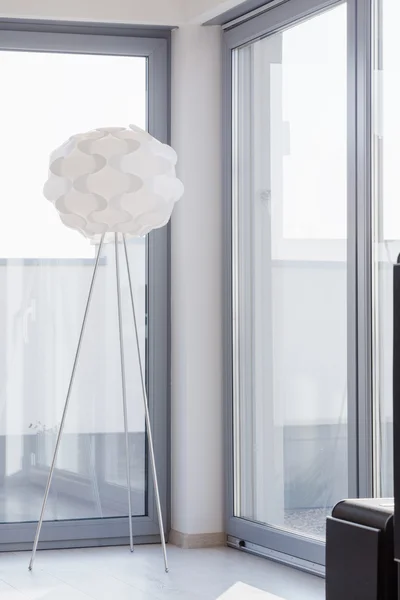 Navržený lampa v moderním interiéru — Stock fotografie