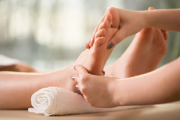 Foot massage — Stock Photo, Image