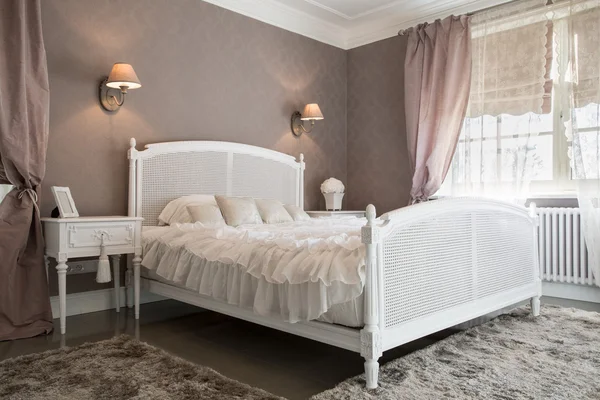 Comfortabele slaapkamer binnen een residentie — Stockfoto