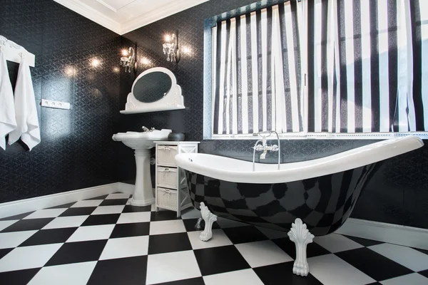 Black and white bathtub in bathroom — Stock Photo, Image